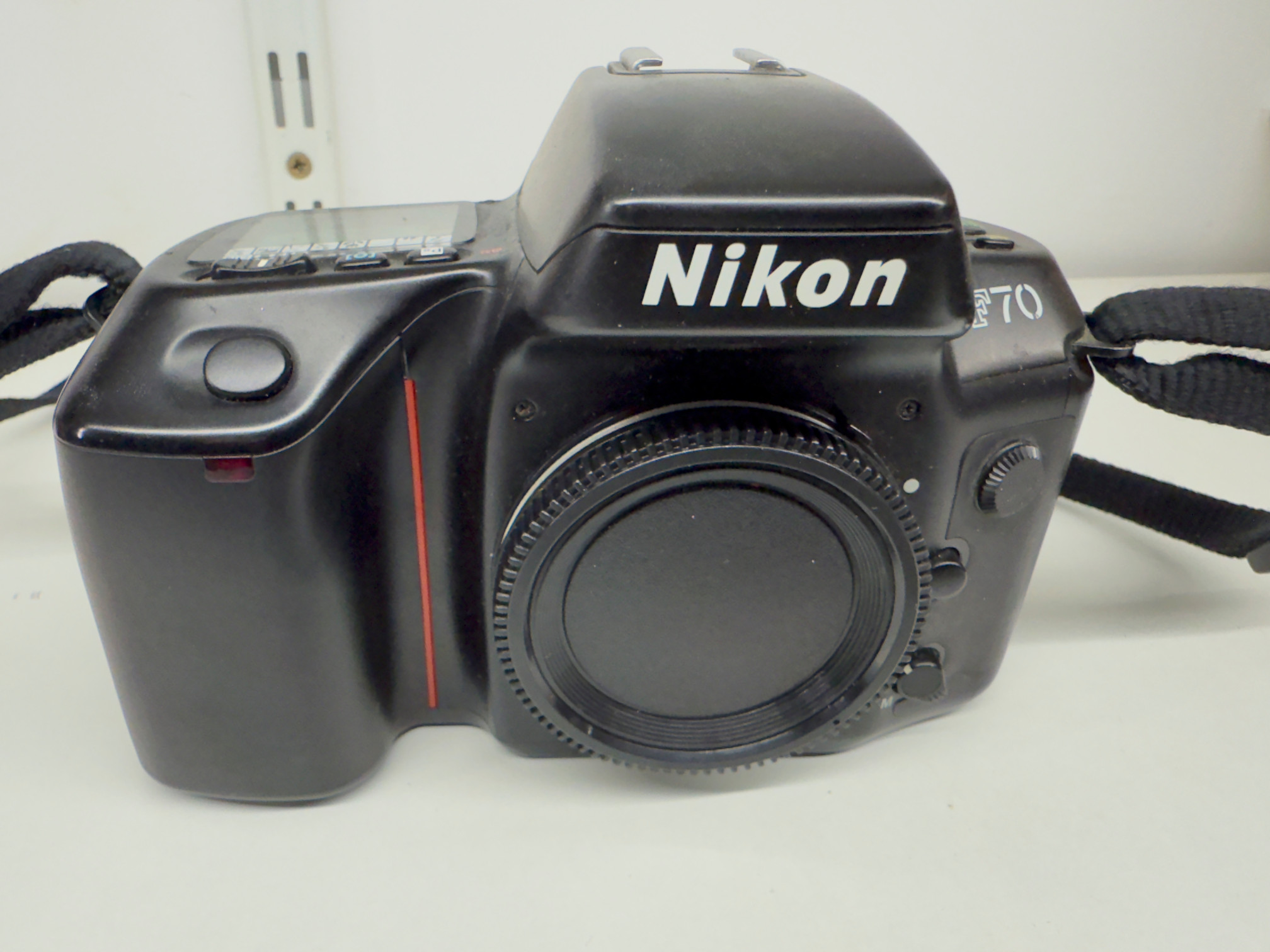 Nikon F70